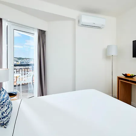 Tivoli Hotel 4*